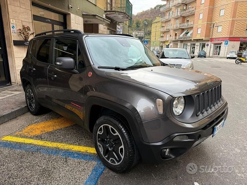 Usata Jeep Renegade Trailhawk 170 CV (125 kW) 2015 Grigio SUV