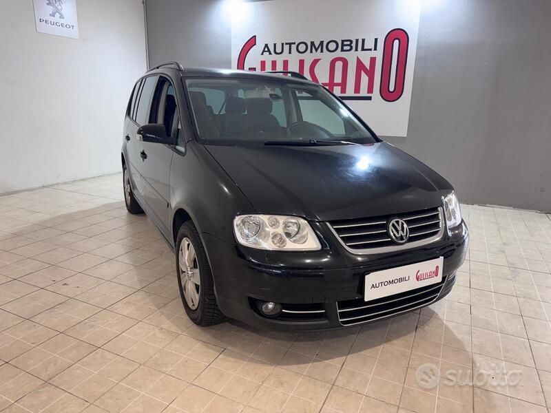 Nero Usata 2006 VW Touran Highline Monovolume | 4990 € (Cara) - Immagine 1/4