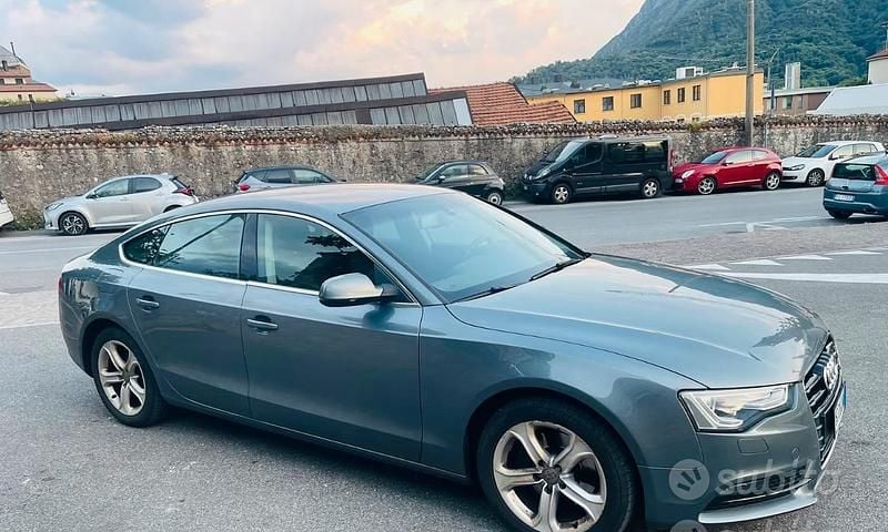 Grigio Usata 2013 Audi A5 Tre volumi | 8900 € (Ottimo prezzo) - Immagine 1/4