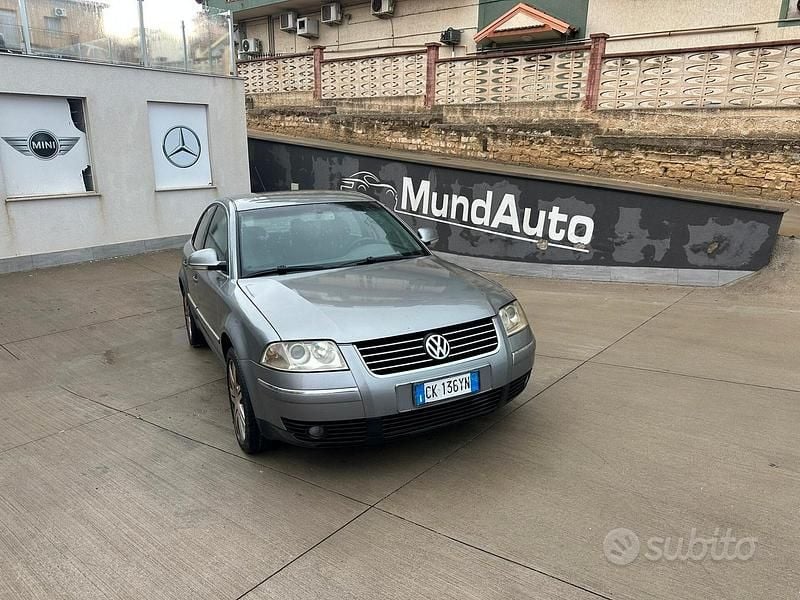 Grigio Usata 2003 VW Passat Highline Tre volumi | 1800 € (Buon prezzo) - Immagine 1/4
