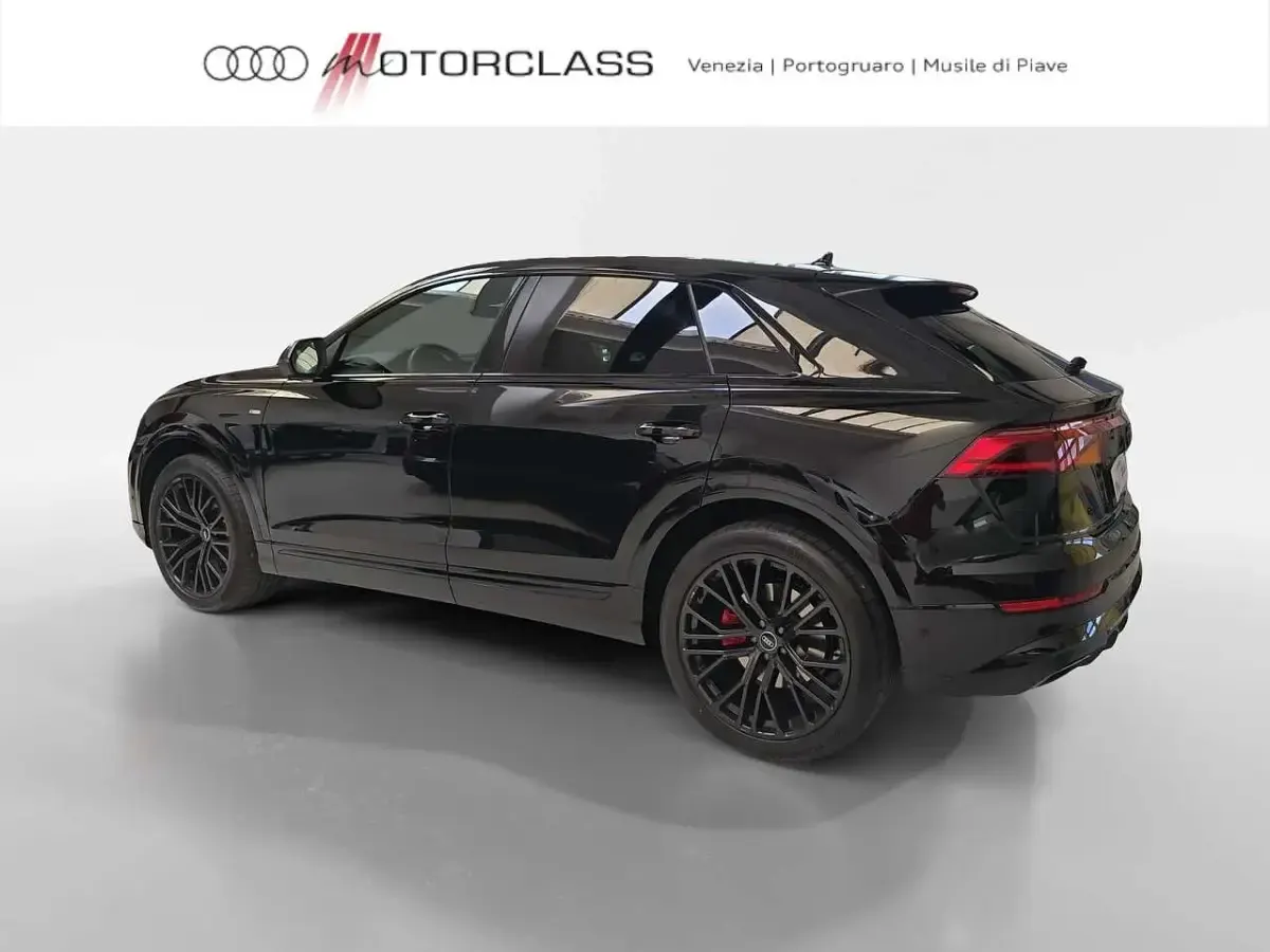 Nuova Audi Q8 S-Line 286 CV (210 kW) 2026 Nero metallizzato SUV