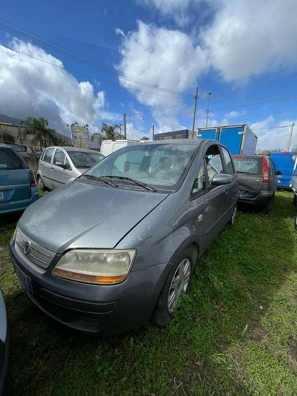 Usata Fiat Idea Dynamic 69 CV (50 kW) 2004 Grigio metallizzato Monovolume