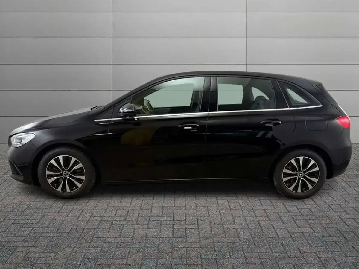 Usata Mercedes B180 116 CV (85 kW) 2021 Nero notte Utilitaria