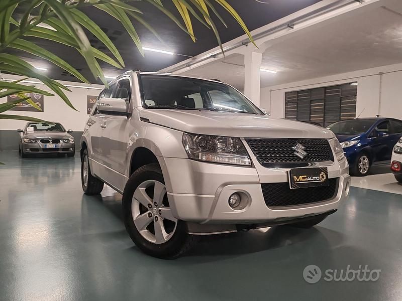 Grigio Usata 2010 Suzuki Grand Vitara SUV | 8500 € (Buon prezzo) - Immagine 1/4