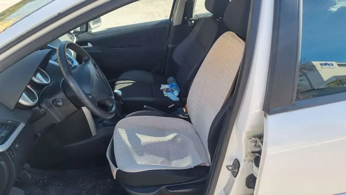 Usata Peugeot 207 73 CV (53 kW) 2013 Bianco Berlina