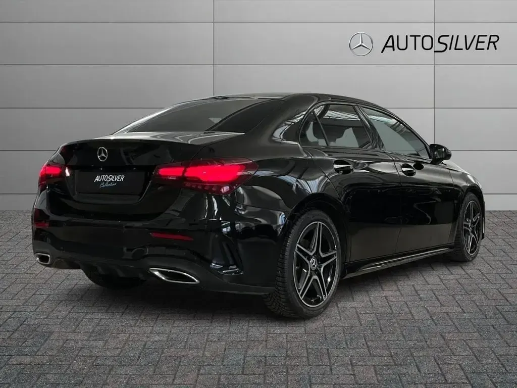 Usata Mercedes A180 Advanced Plus 116 CV (85 kW) 2023 Nero / metallizzato Berlina