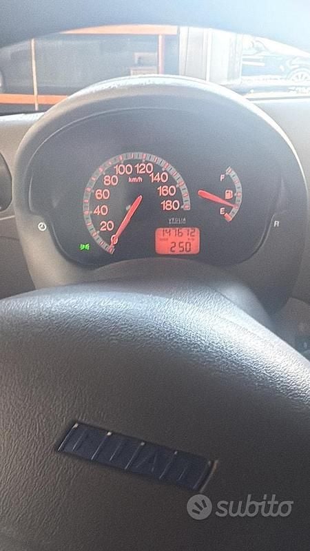 Usata Fiat 600 2004 Rosso Berlina