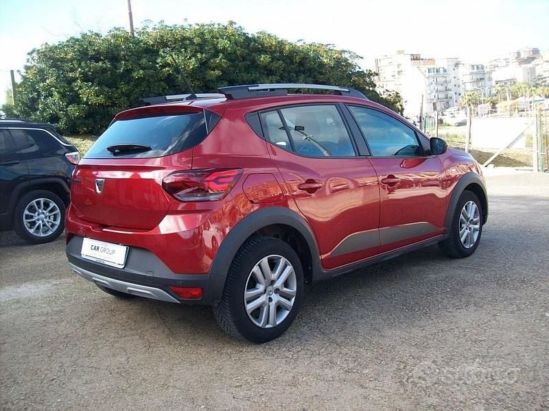Usado Dacia Sandero 101 CV (74 kW) 2022 Rojo Berlina