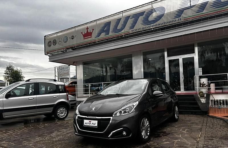 Grigio Usata 2018 Peugeot 208 Allure Due volumi | 8899 € (Buon prezzo) - Immagine 1/4