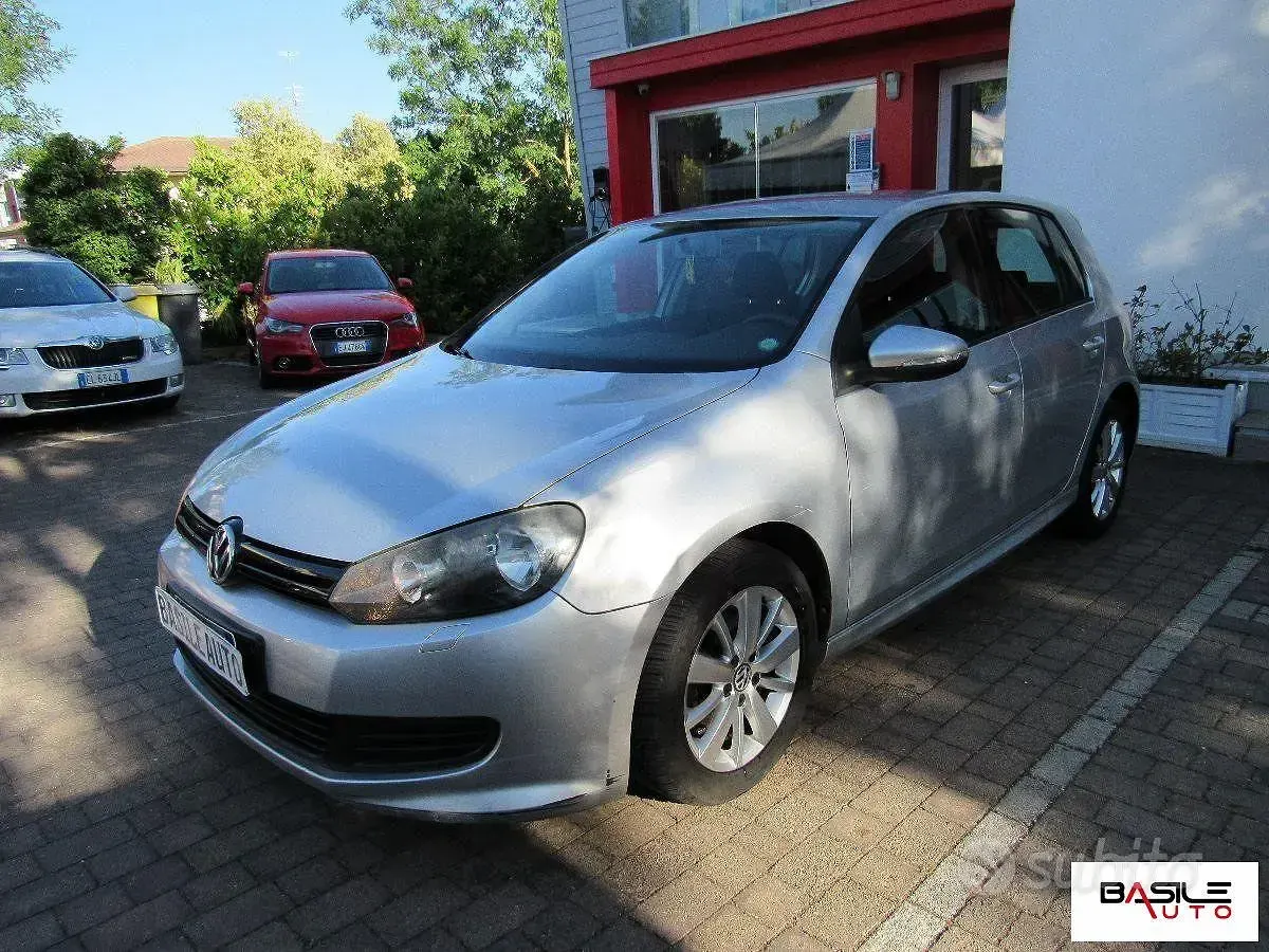 Usata VW Golf VI Highline 105 CV (77 kW) 2011 Grigio chiaro Utilitaria