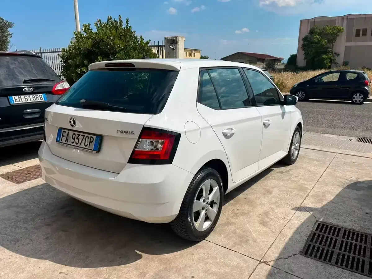 Usata Skoda Fabia Ambition 90 CV (66 kW) 2015 Bianco Berlina