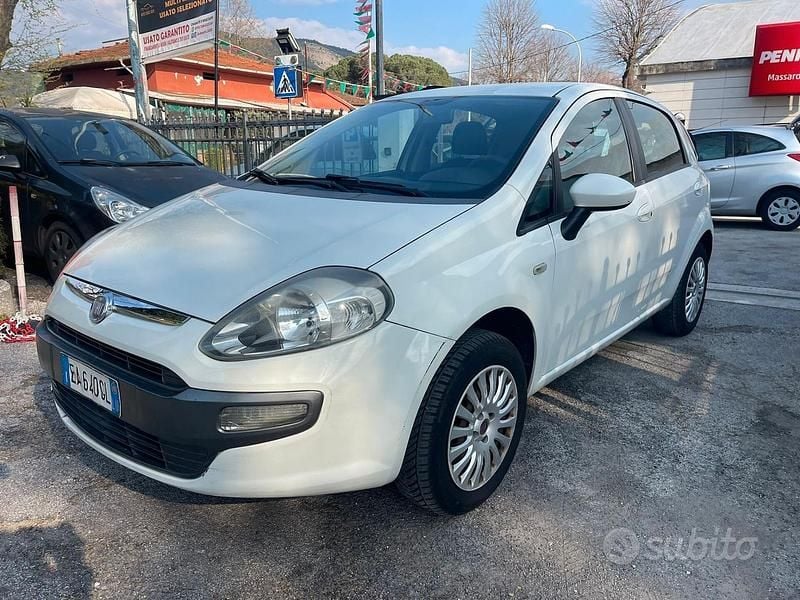 Usata Fiat Grande Punto 77 CV (56 kW) 2010 Bianco Utilitaria