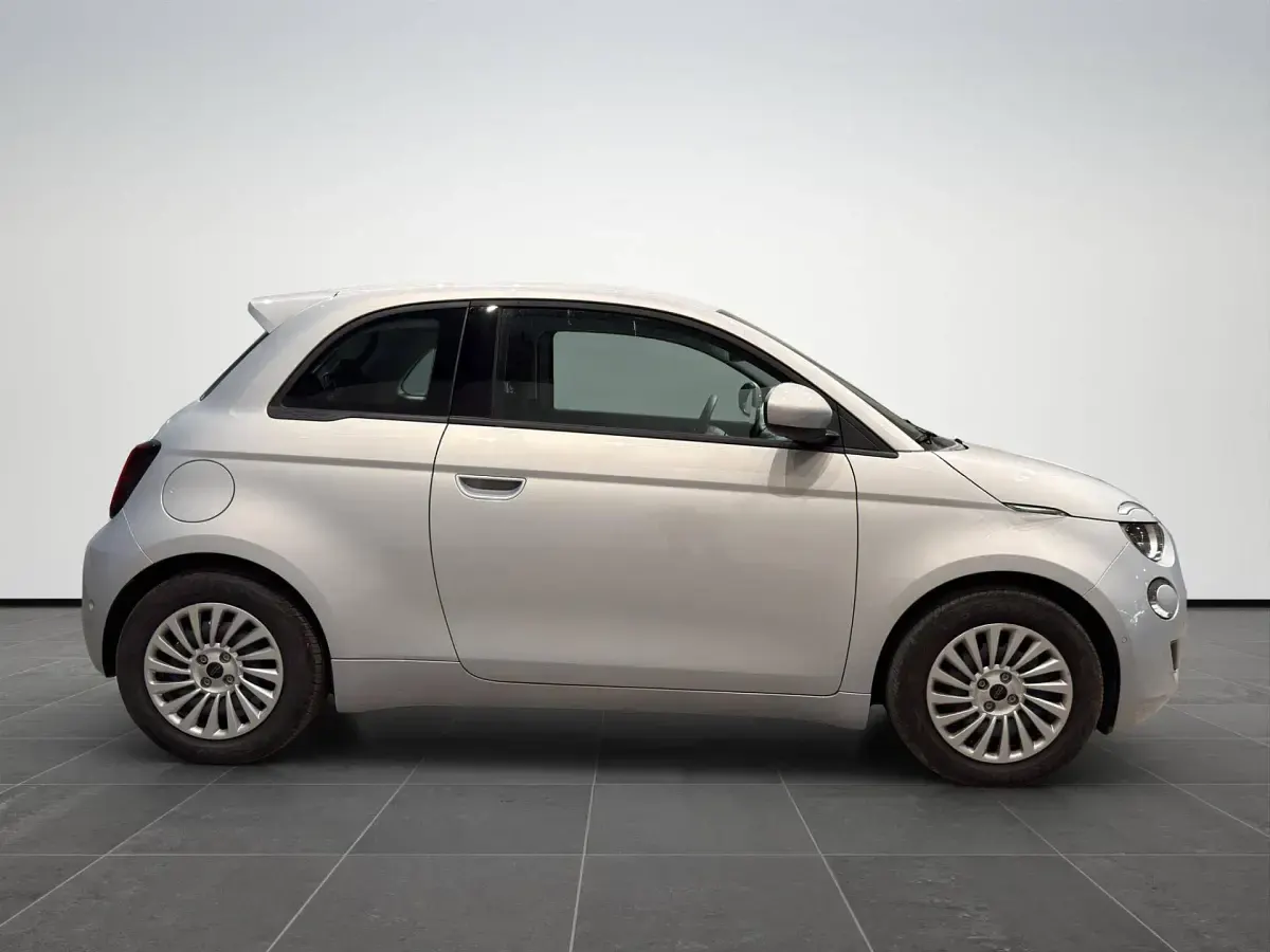 Usata Fiat 500e Tech 42 kW (58 CV) 2025 Celestial blue Utilitaria