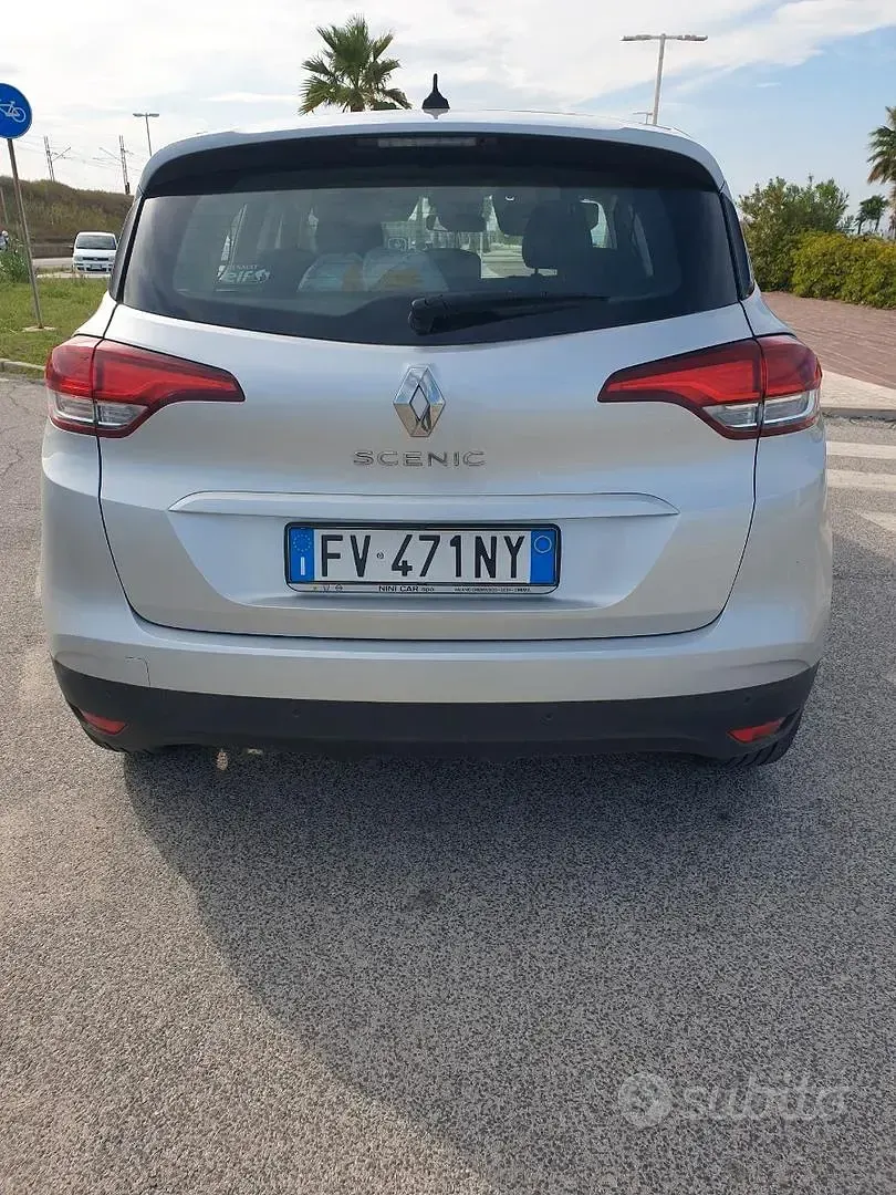 Usata Renault Scénic 120 CV (88 kW) 2019 Grigio Monovolume