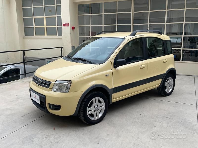 Usata Fiat Panda Climbing 60 CV (44 kW) 2009 Giallo Utilitaria