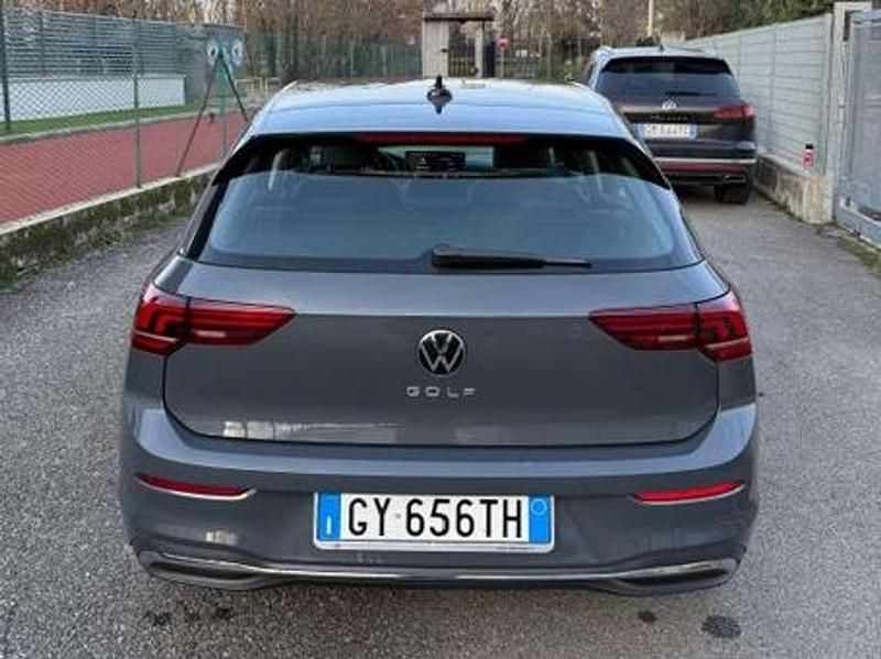 Usata VW Golf VIII Style 150 CV (110 kW) 2025 Dolphin grey metallizzato Berlina