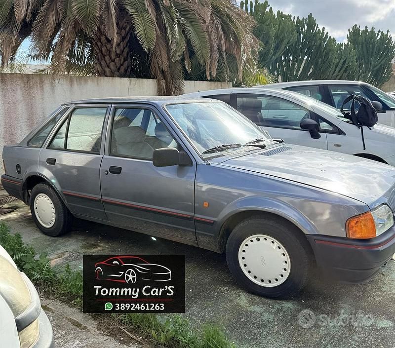 Usata Ford Escort 60 CV (44 kW) 1987 Grigio Berlina