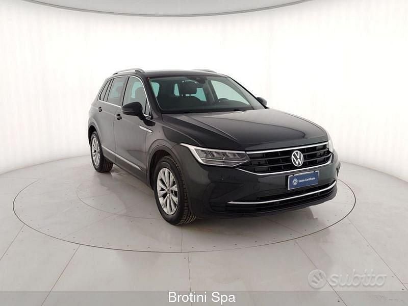 Usata VW Tiguan Life 150 CV (110 kW) 2023 Grigio metallizzato SUV