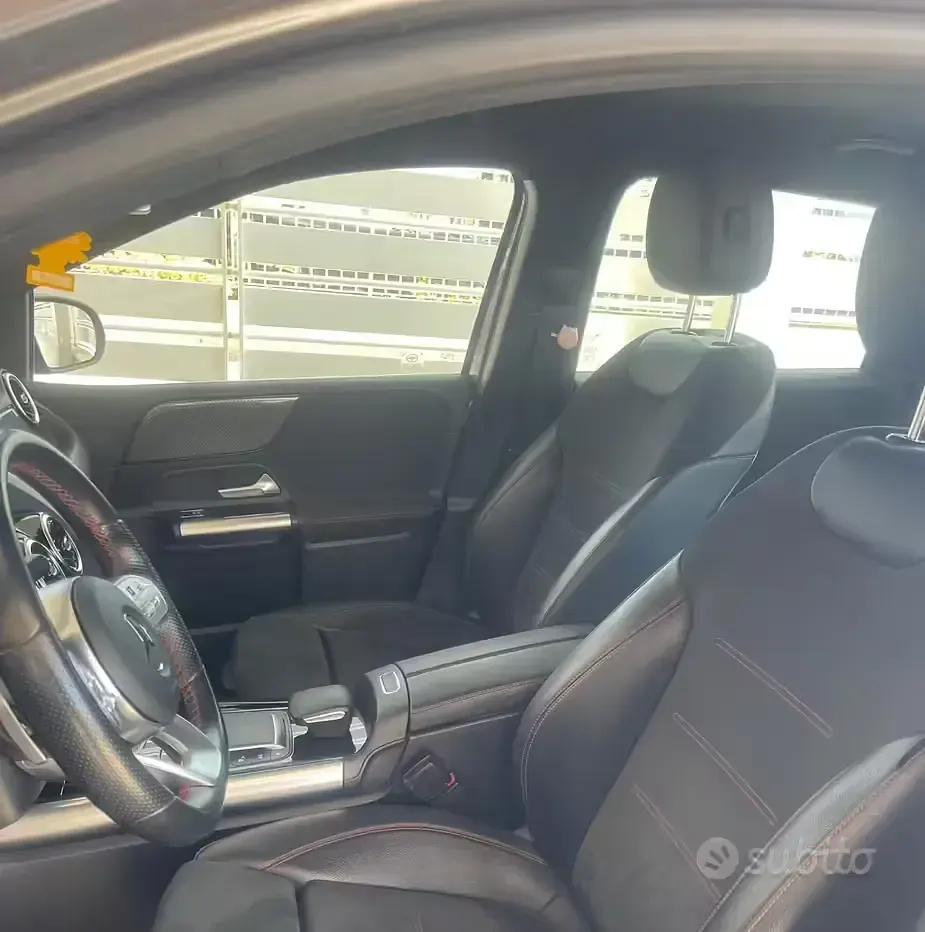 Usata Mercedes B180 Premium 116 CV (85 kW) 2020 Grigio Utilitaria