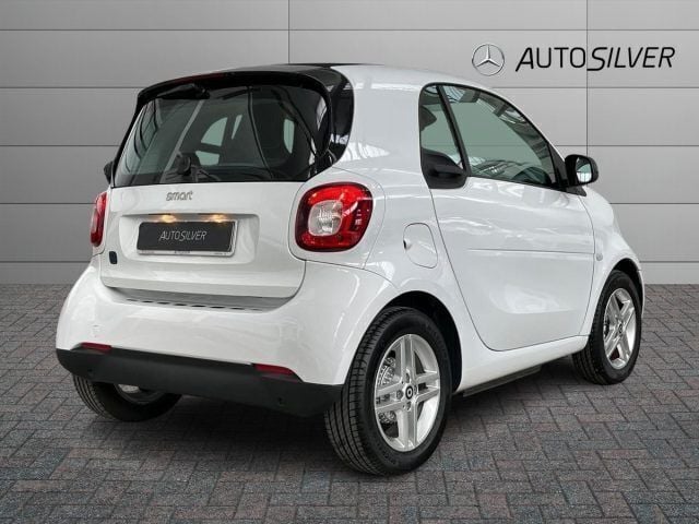 Usata Smart ForTwo Electric Drive Pure 41 kW (56 CV) 2022 Bianco / pastello Utilitaria