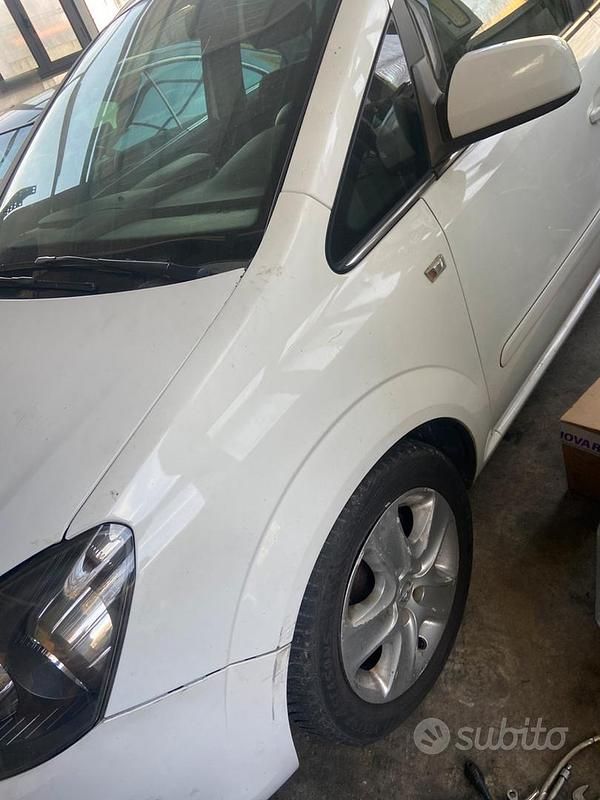 Usata Opel Astra 60 CV (44 kW) 2015 Bianco Berlina