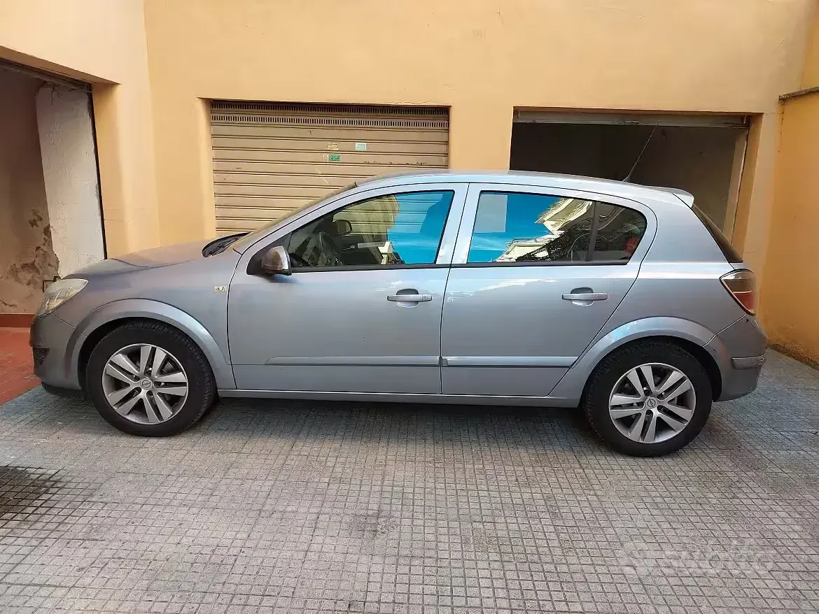 Usata Opel Astra 110 CV (80 kW) 2008 Grigio Berlina