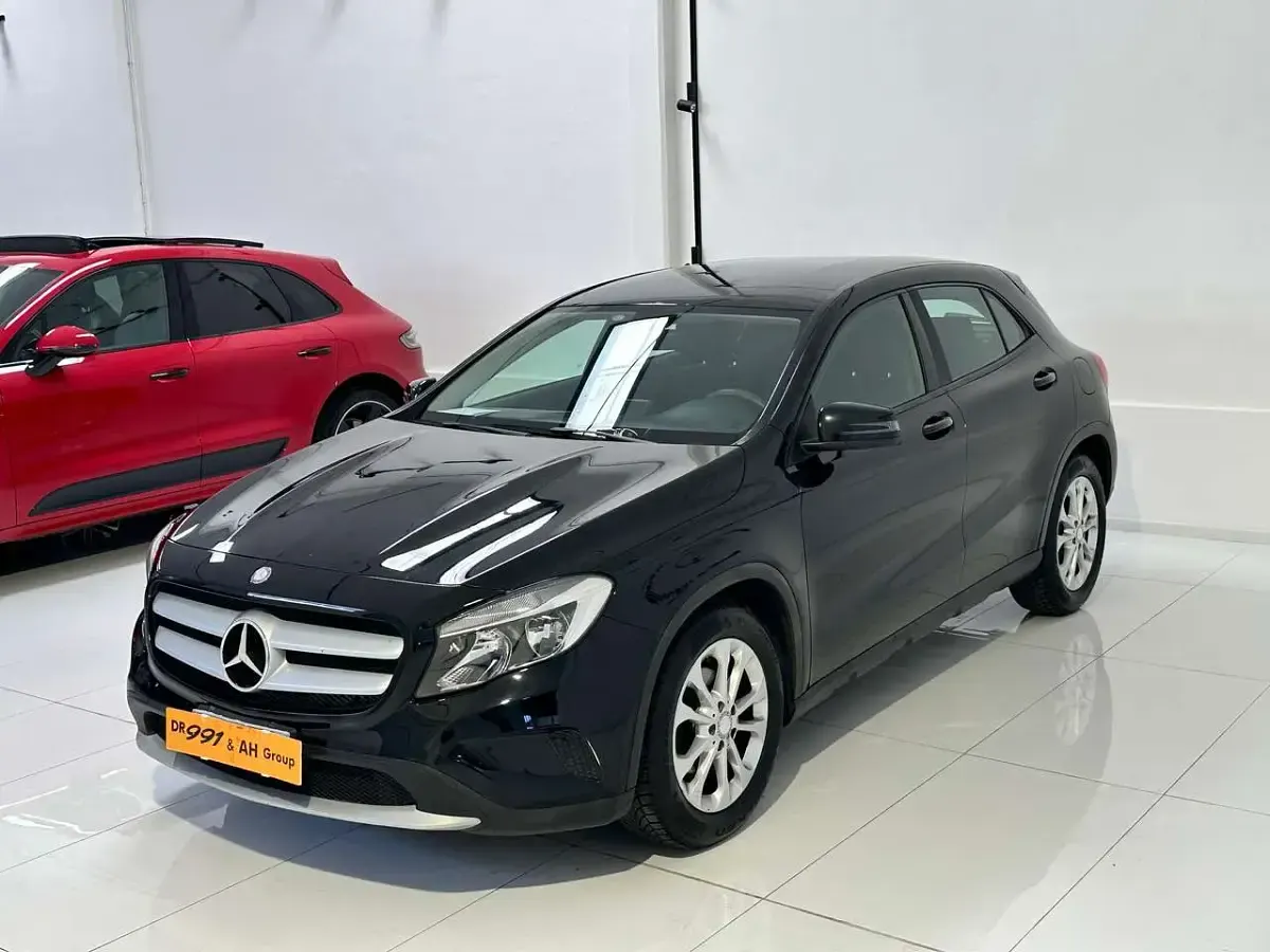 Usata Mercedes GLA180 109 CV (80 kW) 2015 Nero SUV