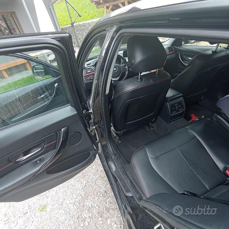 Usata BMW 330 116 CV (85 kW) 2012 Nero Station wagon