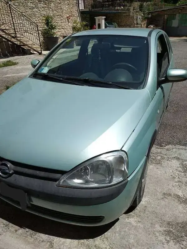 Usata Opel Corsa Comfort 75 CV (55 kW) 2001 Verde Utilitaria
