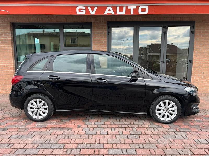 Usata Mercedes B180 109 CV (80 kW) 2017 Nero Monovolume