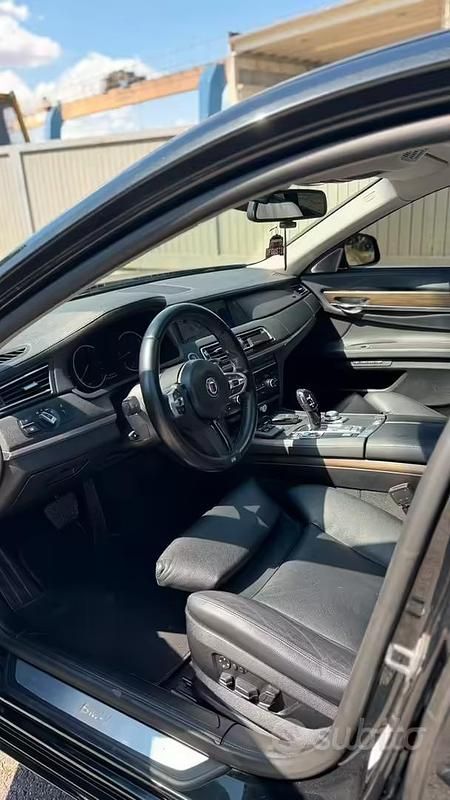 Begagnad BMW 730 Comfort Edition 258 HK (189 kW) 2014 Svart Sedan