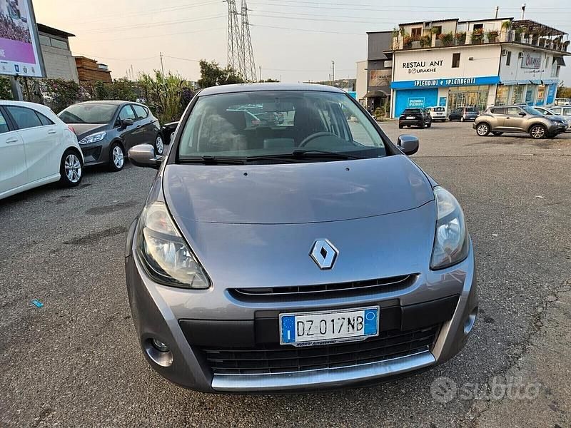 Usata Renault Clio II Luxe 74 CV (54 kW) 2010 Grigio Berlina