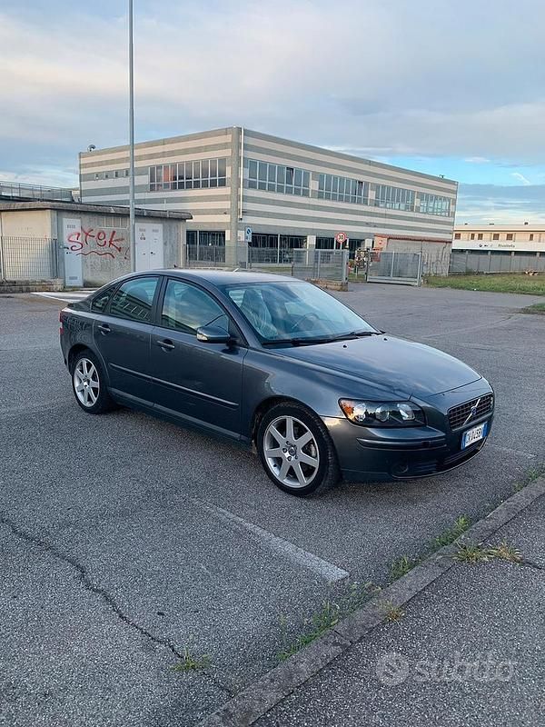 Usata Volvo S40 170 CV (125 kW) 2004 Grigio Berlina