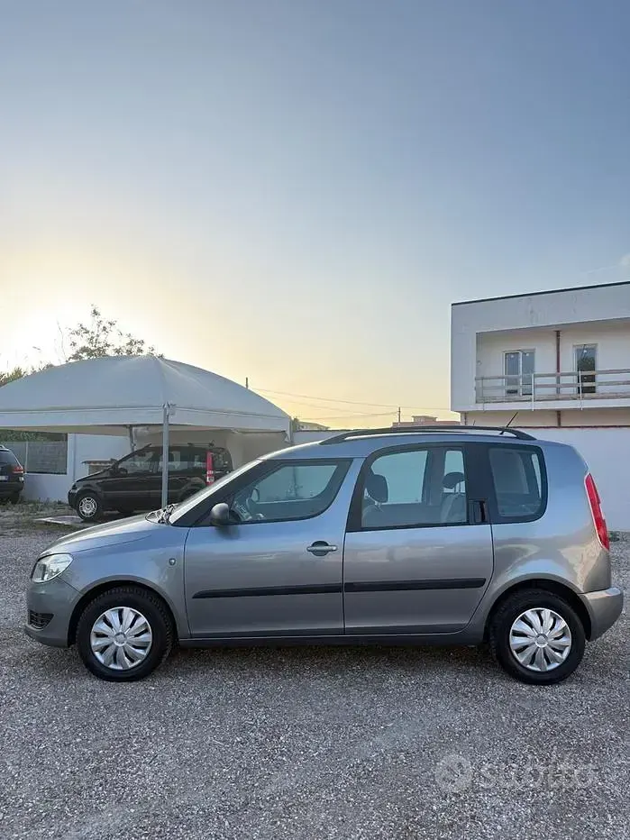 Usata Skoda Roomster Ambition 69 CV (50 kW) 2012 Grigio Monovolume