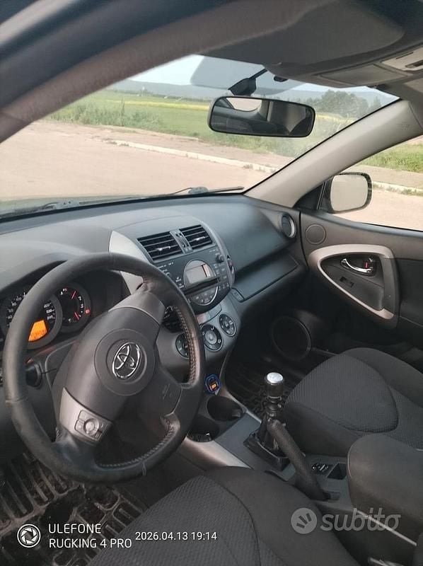 Usata Toyota RAV4 128 CV (94 kW) 2006 Grigio SUV