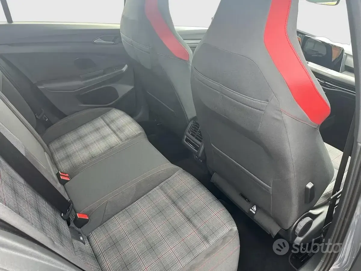 Usata VW Golf VIII Style 245 CV (180 kW) 2024 Grigio Berlina