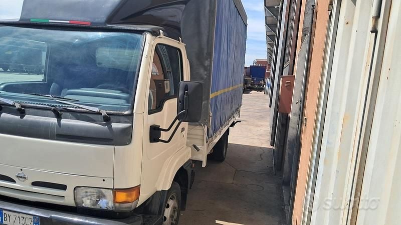 Usata Nissan Cabstar 106 CV (77 kW) 2001 Pick-up