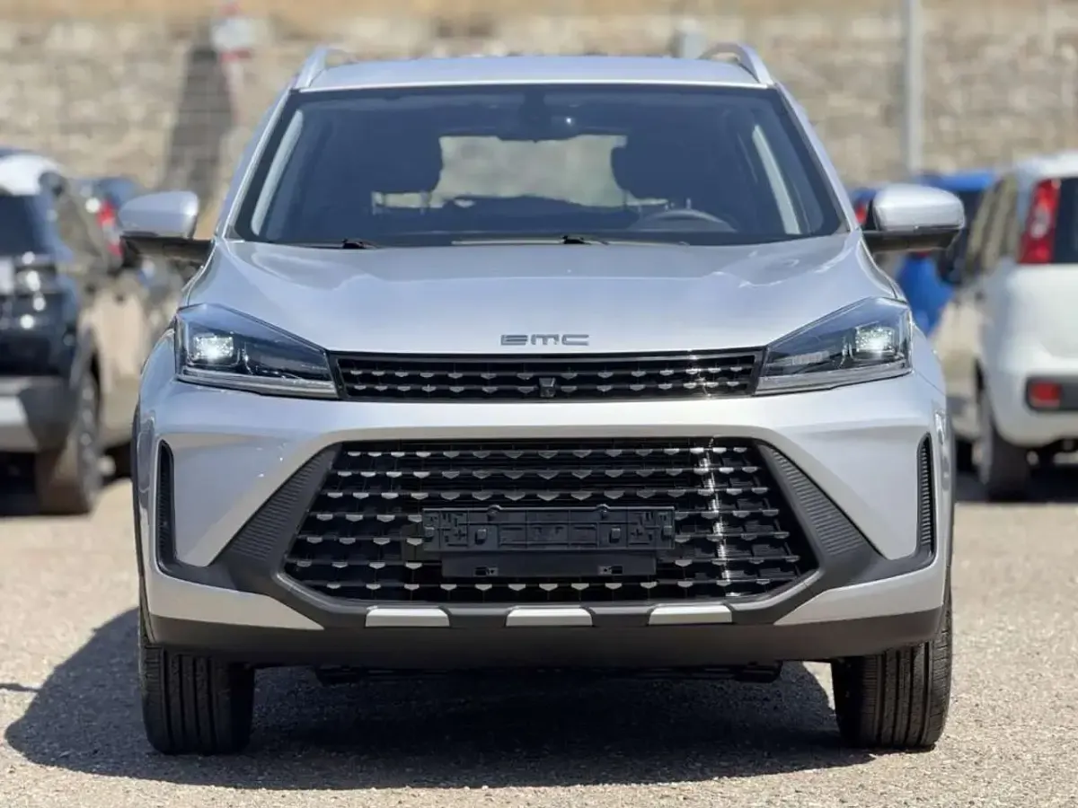 Nuova EMC SEI 147 CV (108 kW) 2026 Nero SUV