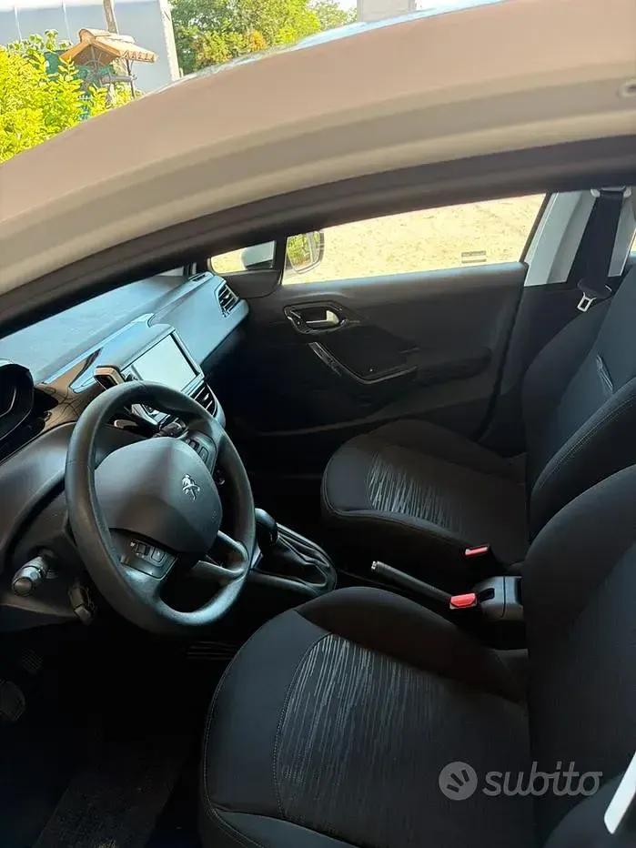 Usata Peugeot 208 Active 75 CV (55 kW) 2018 Utilitaria