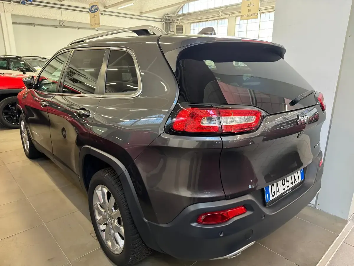 Usado Jeep Cherokee Limited 140 CV (102 kW) 2017 Gris SUV