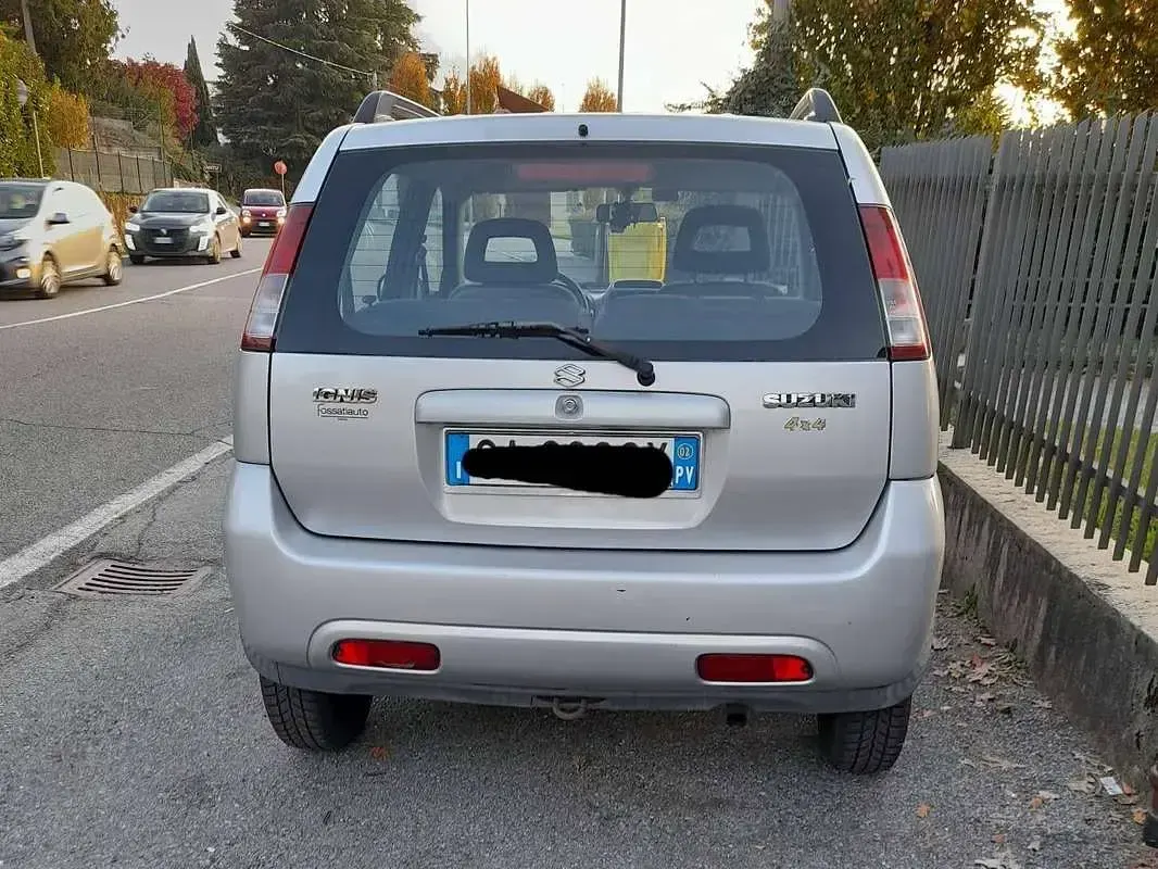 Usata Suzuki Ignis 83 CV (61 kW) 2002 Argento Utilitaria