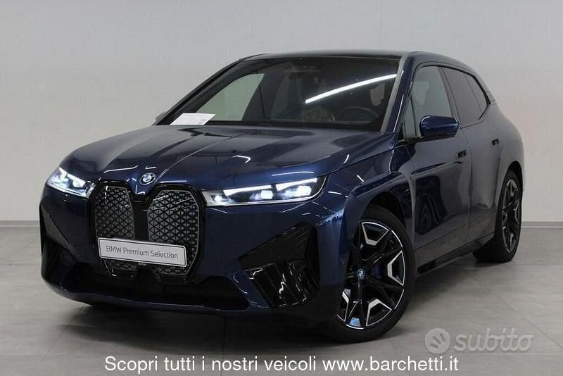 Vari colori Usata 2023 BMW iX Comfort Edition SUV | 57.900 € (Buon prezzo) - Immagine 1/4