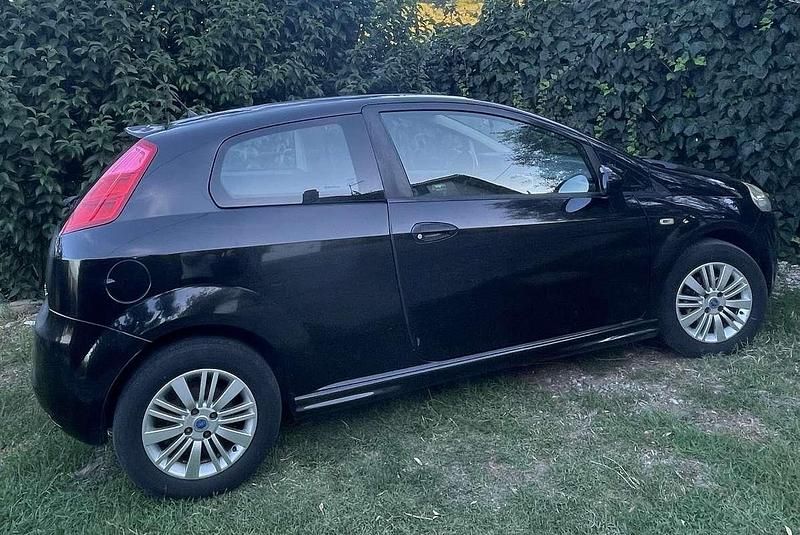 Usata Fiat Grande Punto Active 75 CV (55 kW) 2006 Nero Utilitaria