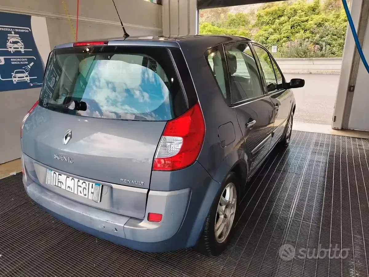 Usata Renault Scénic II 130 CV (95 kW) 2007 Grigio Monovolume