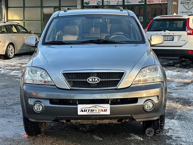 Grigio Usata 2005 Kia Sorento SUV | 2400 € (Buon prezzo) - Immagine 1/4