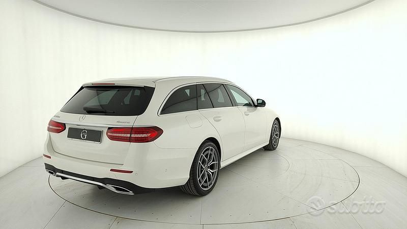 Usata Mercedes E400 Exclusive 330 CV (242 kW) 2023 Bianco Station wagon