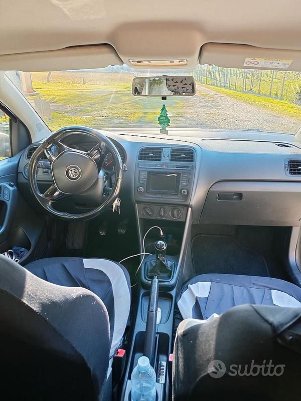 Usata VW Polo Trendline 75 CV (55 kW) 2015 Grigio Utilitaria