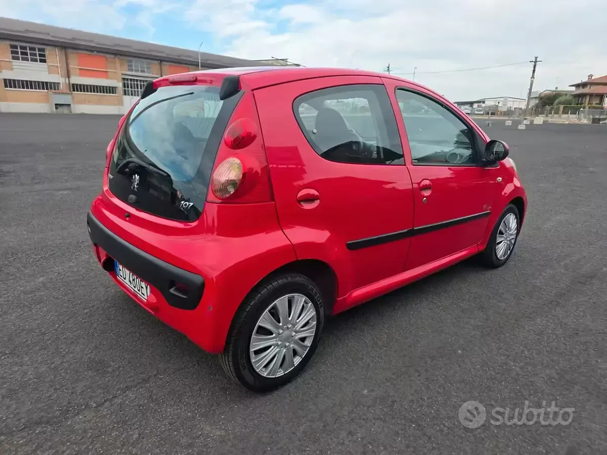 Usata Peugeot 107 68 CV (50 kW) 2010 Rosso Utilitaria