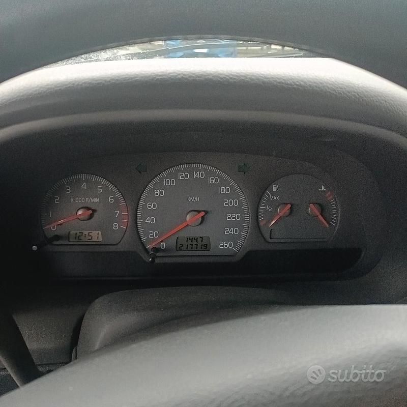 Usata Volvo V40 122 CV (89 kW) 2001 Grigio Station wagon