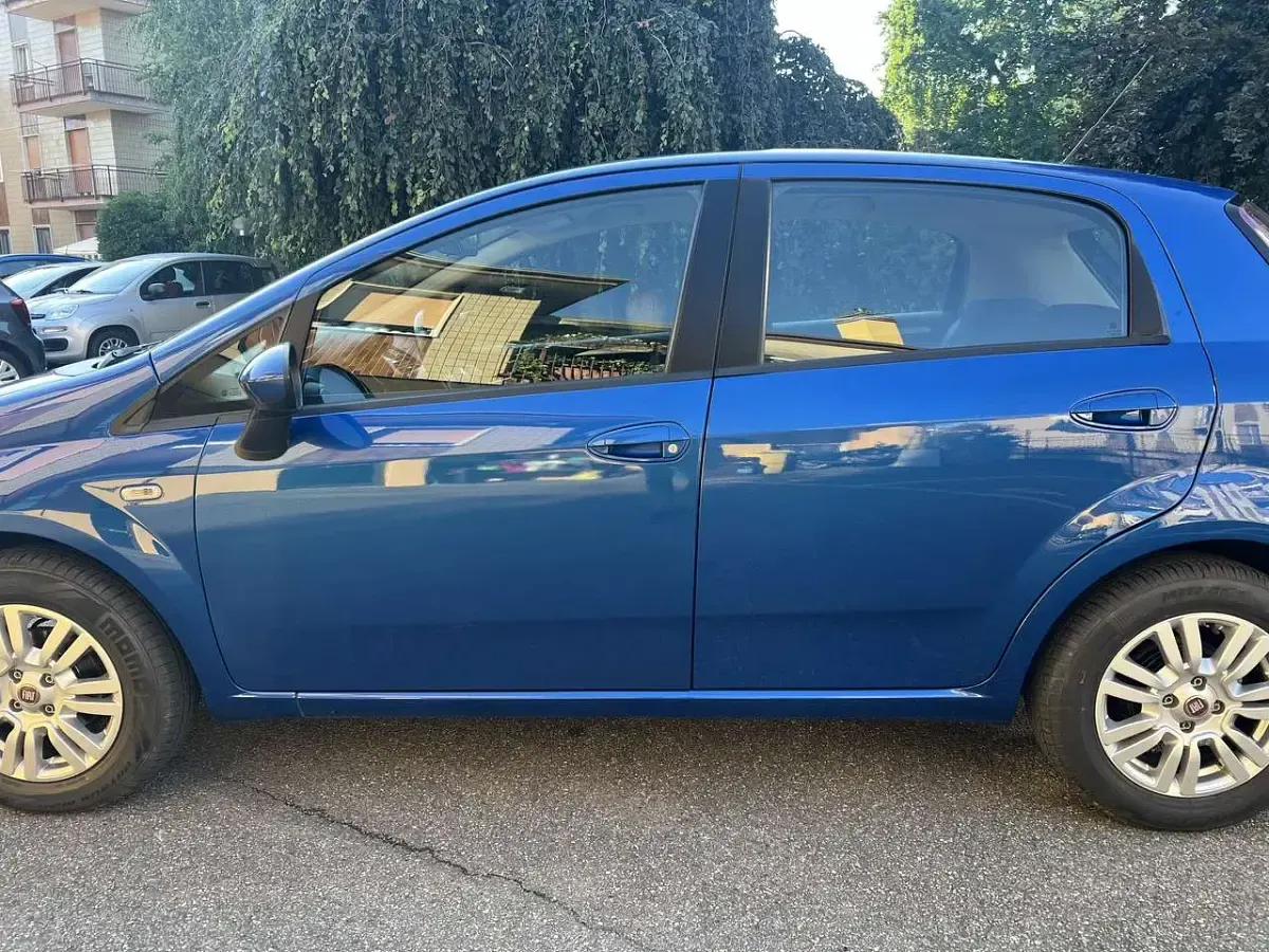 Usata Fiat Punto Evo Lounge 69 CV (50 kW) 2013 Blu/azzurro Utilitaria